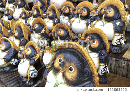 排隊!信樂燒浣熊 排隊!信樂燒浣熊 123865333