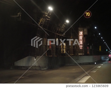 中央高速公路隧道 123865609