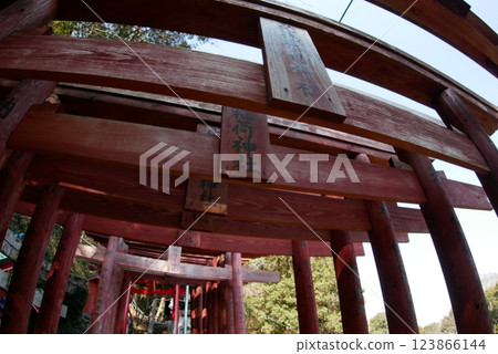 Scenery of the grounds of Yutoku Inari Shrine (taken with an ultra-wide-angle fisheye lens) Scenery of the grounds of Yutoku Inari Shrine (taken with an ultra-wide-angle fisheye lens) 123866144