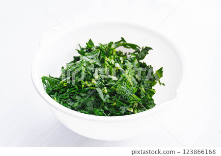 Chopped chrysanthemum in a bowl 123866168