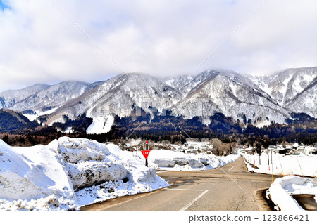 Scenery of Hakuba Village, Nagano Prefecture / Looking towards Hakuba Sanosaka Ski Resort (Hakuba Village, Nagano Prefecture) [March 2025] 123866421