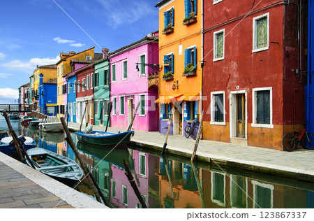 Burano village near Venise 123867337