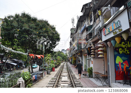 越南河內的火車街 123868006