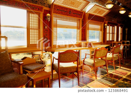 搭乘 Two Star 4047 號，一邊欣賞西九州的海景，一邊享受優雅的旅程 123868491