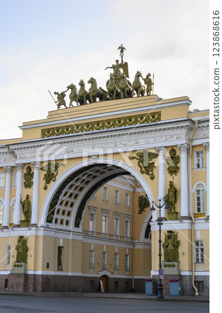 Historical Arch on the General Staff building on Palace Square in St. Petersburg, Russia 123868616
