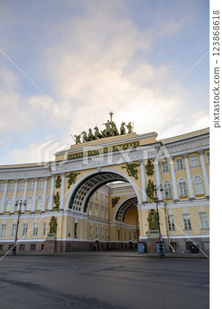 Historical Arch on the General Staff building on Palace Square in St. Petersburg, Russia Historical Arch on the General Staff building on Palace Square in St. Petersburg, Russia 123868618