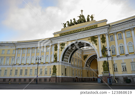 Historical Arch on the General Staff building on Palace Square in St. Petersburg, Russia Historical Arch on the General Staff building on Palace Square in St. Petersburg, Russia 123868619