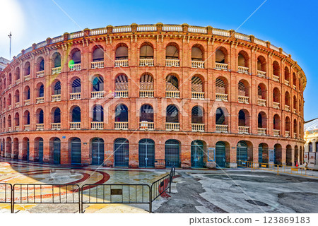 Valencia Bullring (Placa de Bois de Valencia) near Nord railways station. 123869183