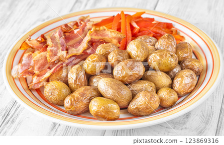 Crispy baked baby potatoes with smoky grilled bacon and red peppers 123869316