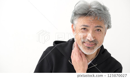 Skin care senior man 123870027