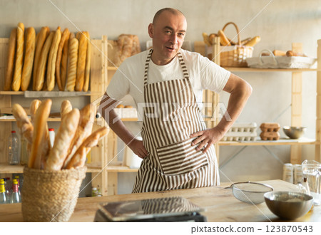 Male baker posing in bakery Male baker posing in bakery 123870543