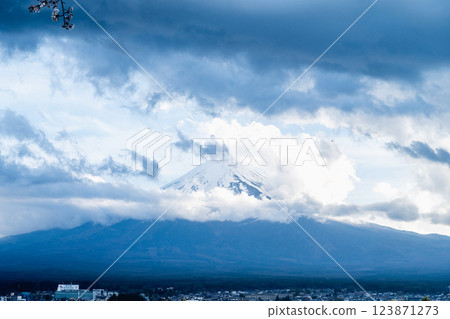 Mount Fuji and clouds in the distance 123871273