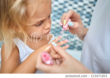 Young mother and daughter in curlers in a bathroom 123871801