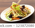 Eat stir-fried vegetables at the table 123872080