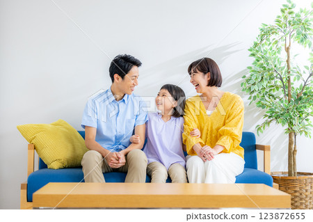 Hand holding family 123872655