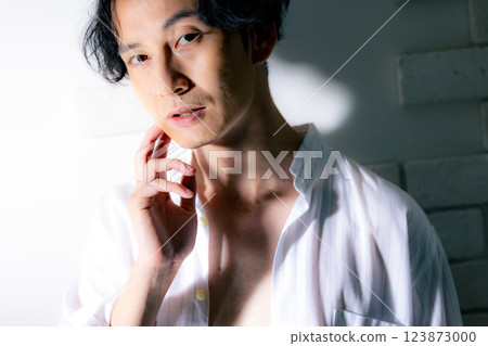 Men's portrait 123873000