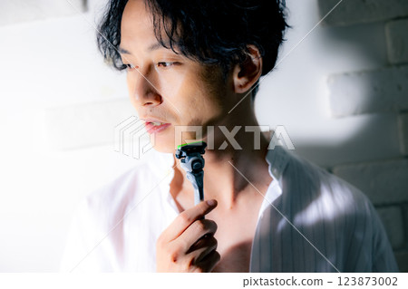 男士人像刮鬍刀 123873002