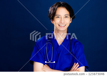 Male doctor portrait 123873046