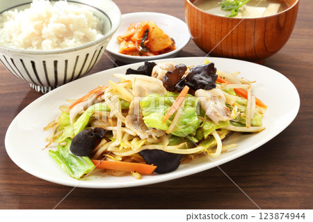 Delicious stir-fried vegetable set meal Delicious stir-fried vegetable set meal 123874944
