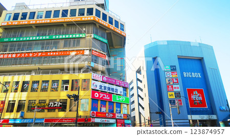 JR山手線高田馬場站前的風景 JR山手線高田馬場站前的風景 123874957