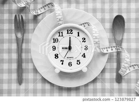 用餐時間、餐具、健康管理、飲食管理、飲食、時鐘 123879827