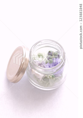 瓶中永生花 123881848