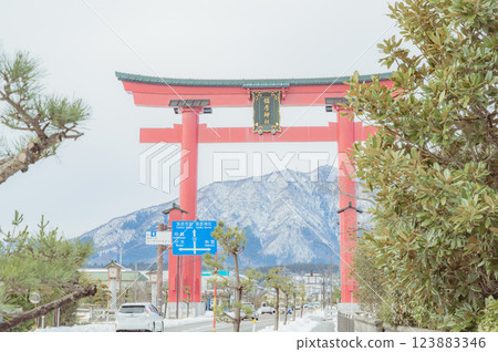 新潟彌彥大鳥居 123883346