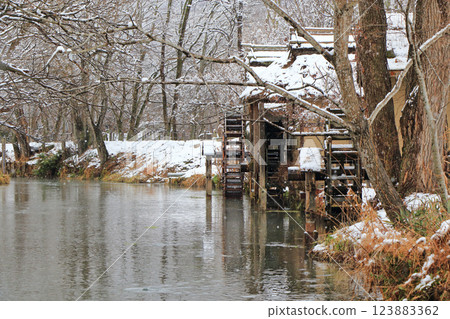 Azumino: Watermill in snow Azumino: Watermill in snow 123883362
