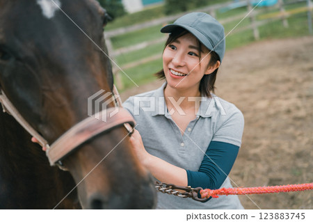 女生 女孩 女性 123883745