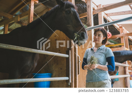 馬 馬兒 女生 123883785