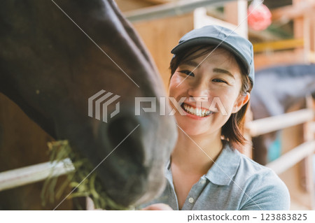 馬 馬兒 女生 123883825