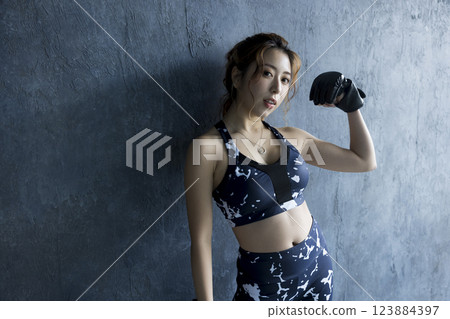一個女人誰做拳擊 一個女人誰做拳擊 123884397