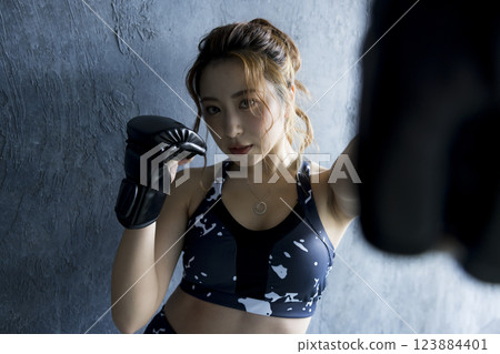 一個女人誰做拳擊 一個女人誰做拳擊 123884401