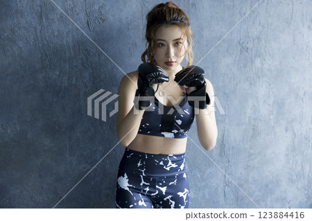 一個女人誰做拳擊 一個女人誰做拳擊 123884416