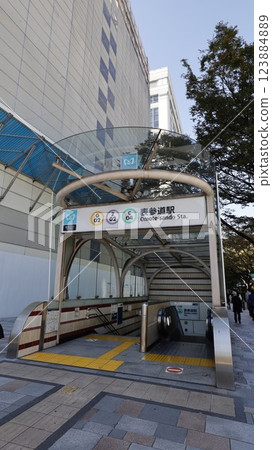 東京地鐵銀座線、半藏門線、千代田線、表參道站B4出口 123884889