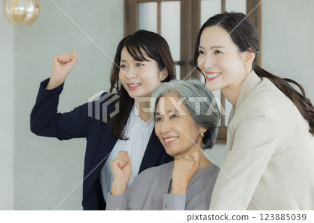 A woman with gray hair 123885039
