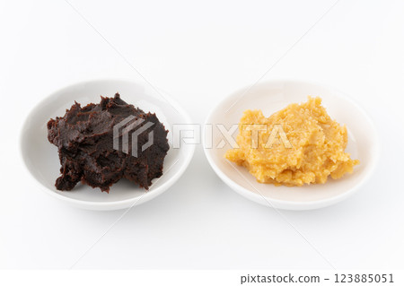 Red miso and rice miso (white) 123885051