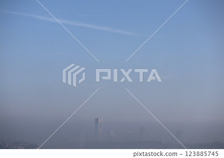 朦朧的地標塔 朦朧的地標塔 123885745
