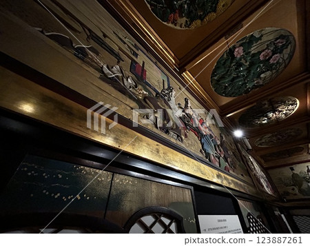 Meguro Gajoen 100 Step Staircase Meguro Gajoen 100 Step Staircase 123887261