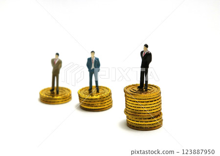 所得不均與商業成功 — 金幣上商人的縮影 123887950