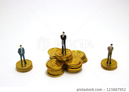 所得不均與商業成功 — 金幣上商人的縮影 所得不均與商業成功 — 金幣上商人的縮影 123887952