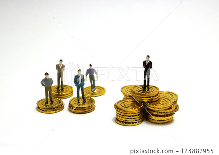 所得不均與商業成功 — 金幣上商人的縮影 123887955