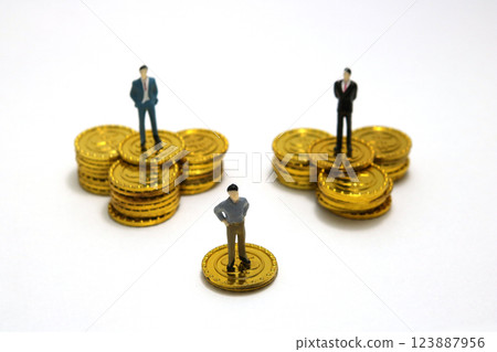 所得不均與商業成功 — 金幣上商人的縮影 123887956