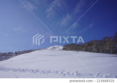 初春時節的南分嶽山脊 初春時節的南分嶽山脊 123888528