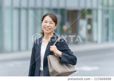 Middle women in suit 123888886