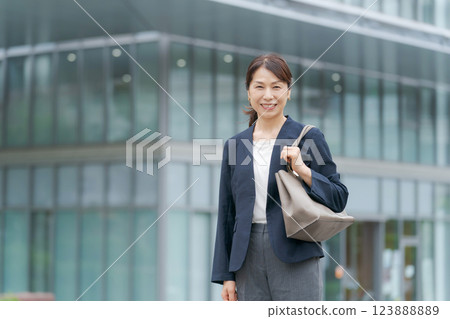 Middle women in suit Middle women in suit 123888889