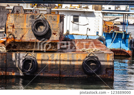 Port view 123889000