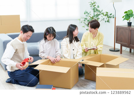 Family preparing to move Family preparing to move 123889562