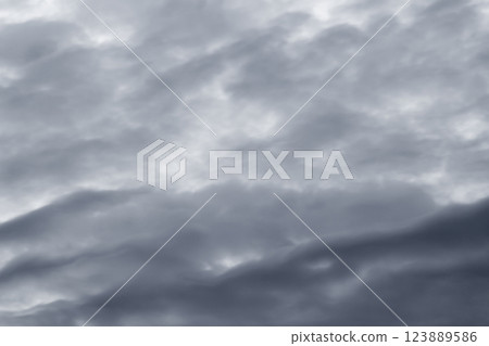Overcast sky closeup 123889586