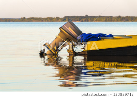Small boat at the shore 123889712